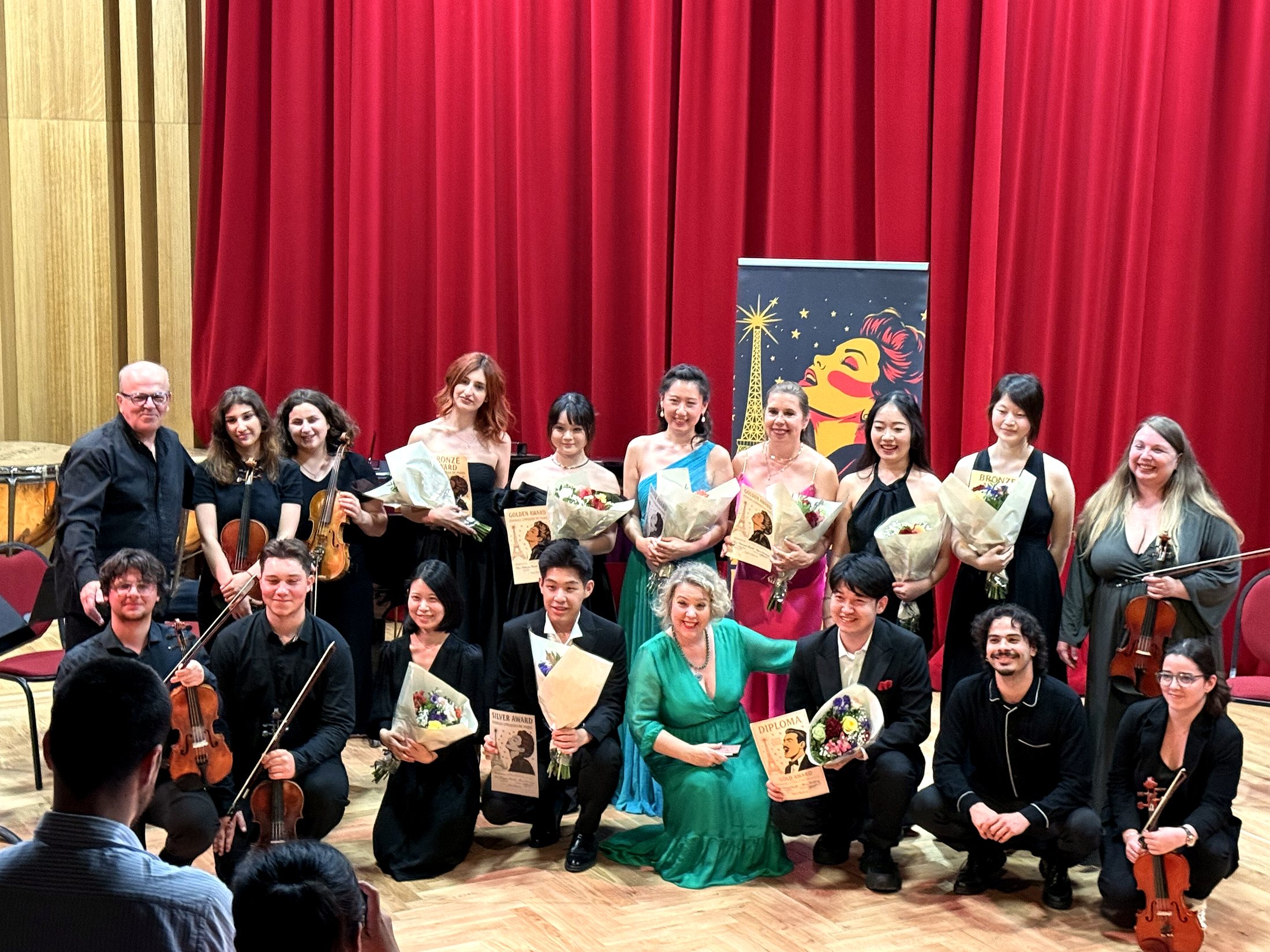 Les lauréats et l’orchestre réunis sur scène à l’issue de la 1re édition
